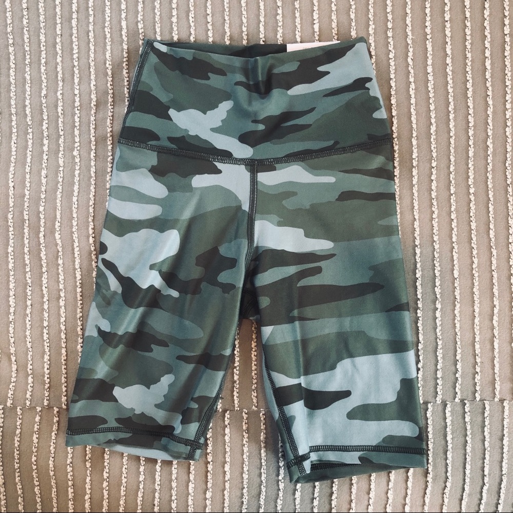 NWT Aerie Move High Waisted Bike Shorts Camo